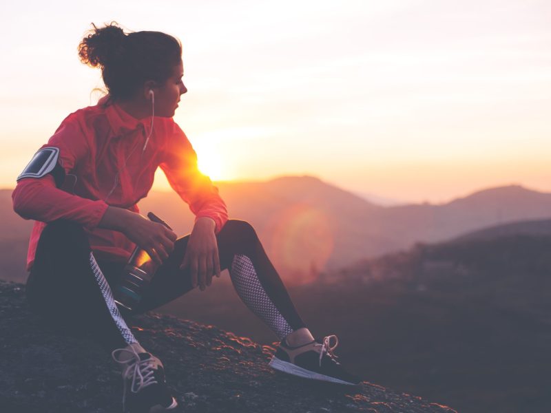 Frau Joggen Pause Sonnenaufgang