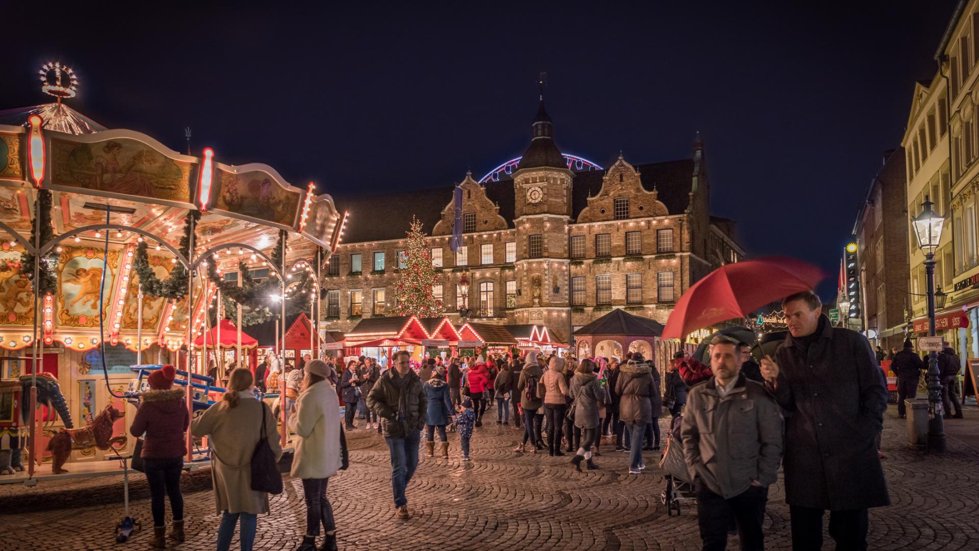 Weihnachtsmarkt Rathausplatz Düsseldorf