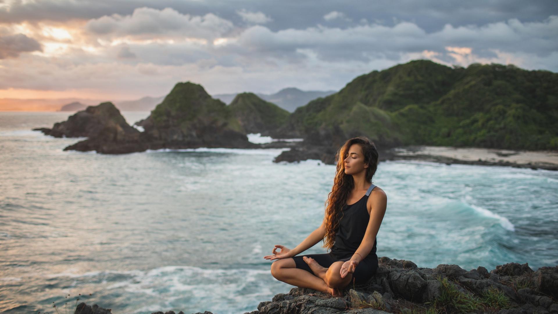 Frau Meditation Felsen