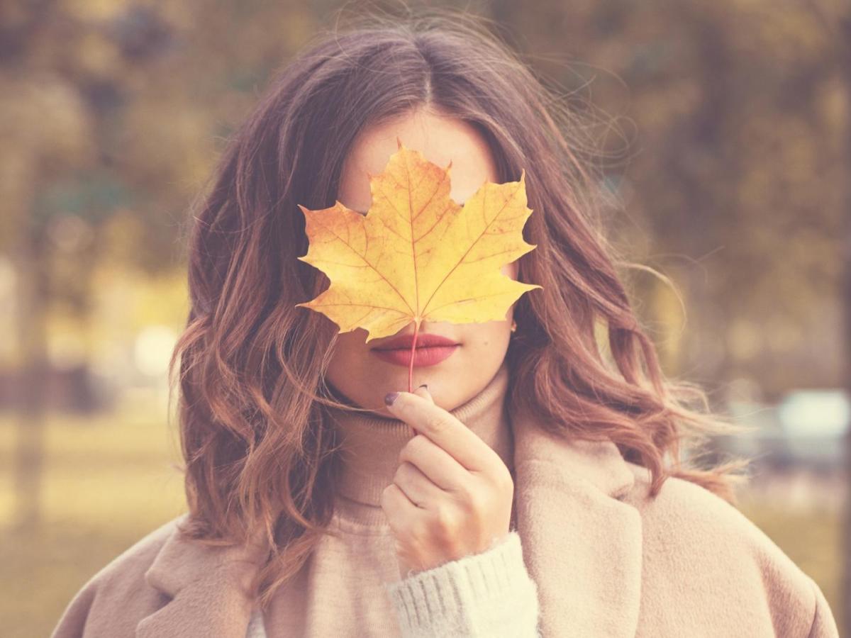 Frau, Blatt, Herbst