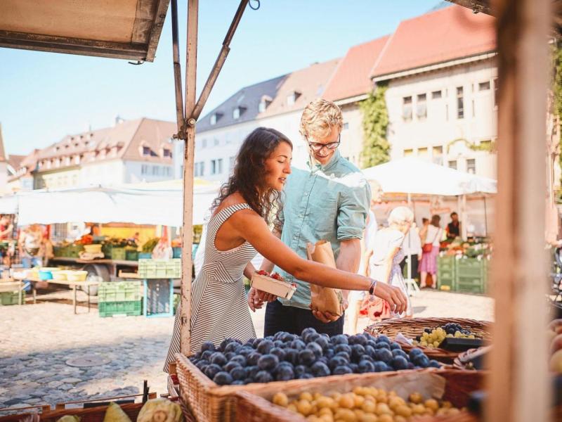 Frau Einkaufen Markt