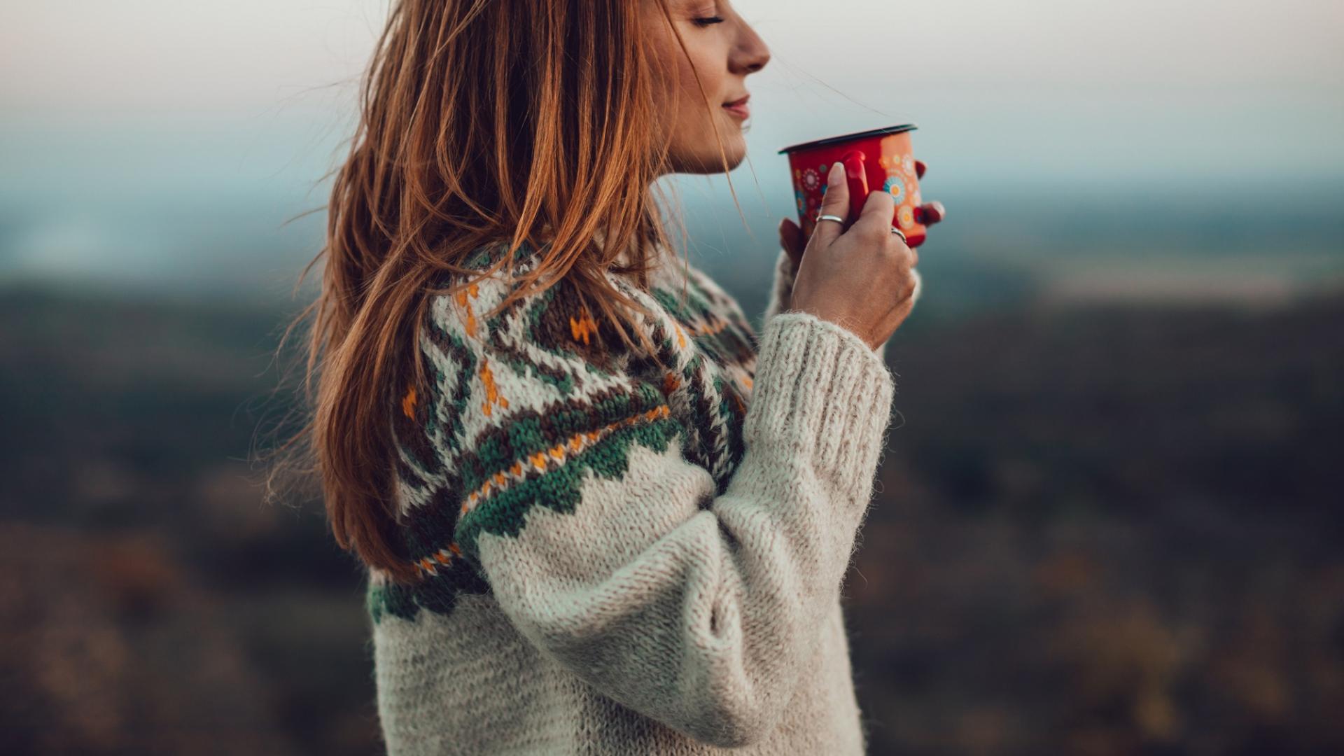 Frau Tasse Kaffee