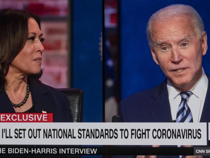 Joe Biden und Kamala Harris stehen auf dem Treppchen der "Persons of the year."