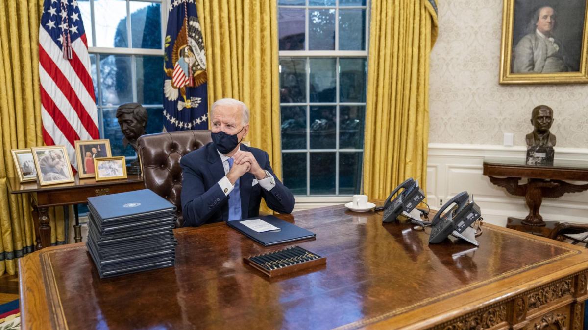 joe biden weißes haus white haus oval office