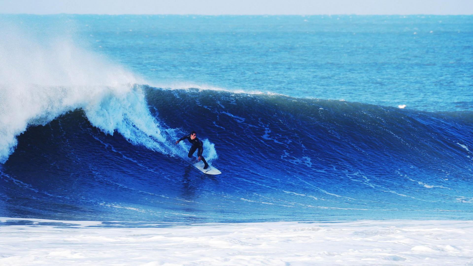 Surfen auf großen Wellen