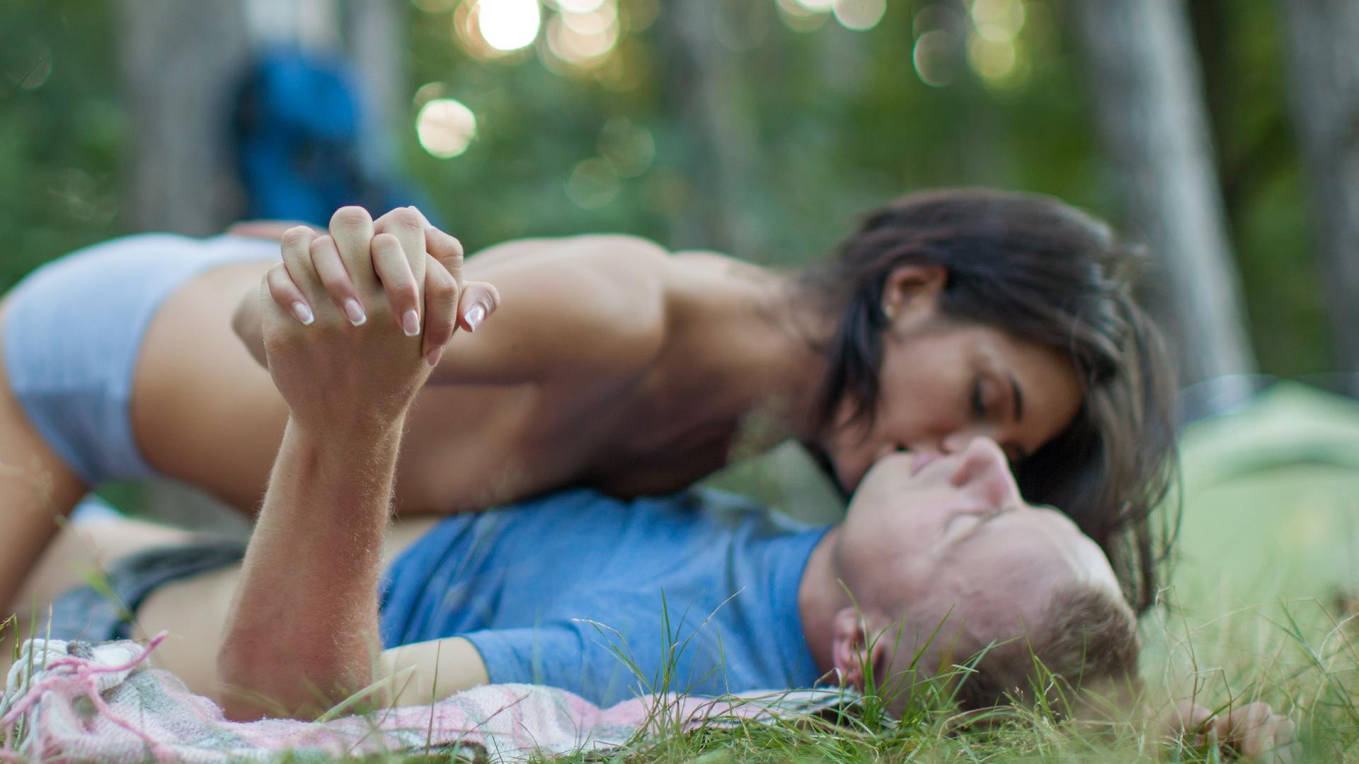 Sex im Park, Pärchen, küssen