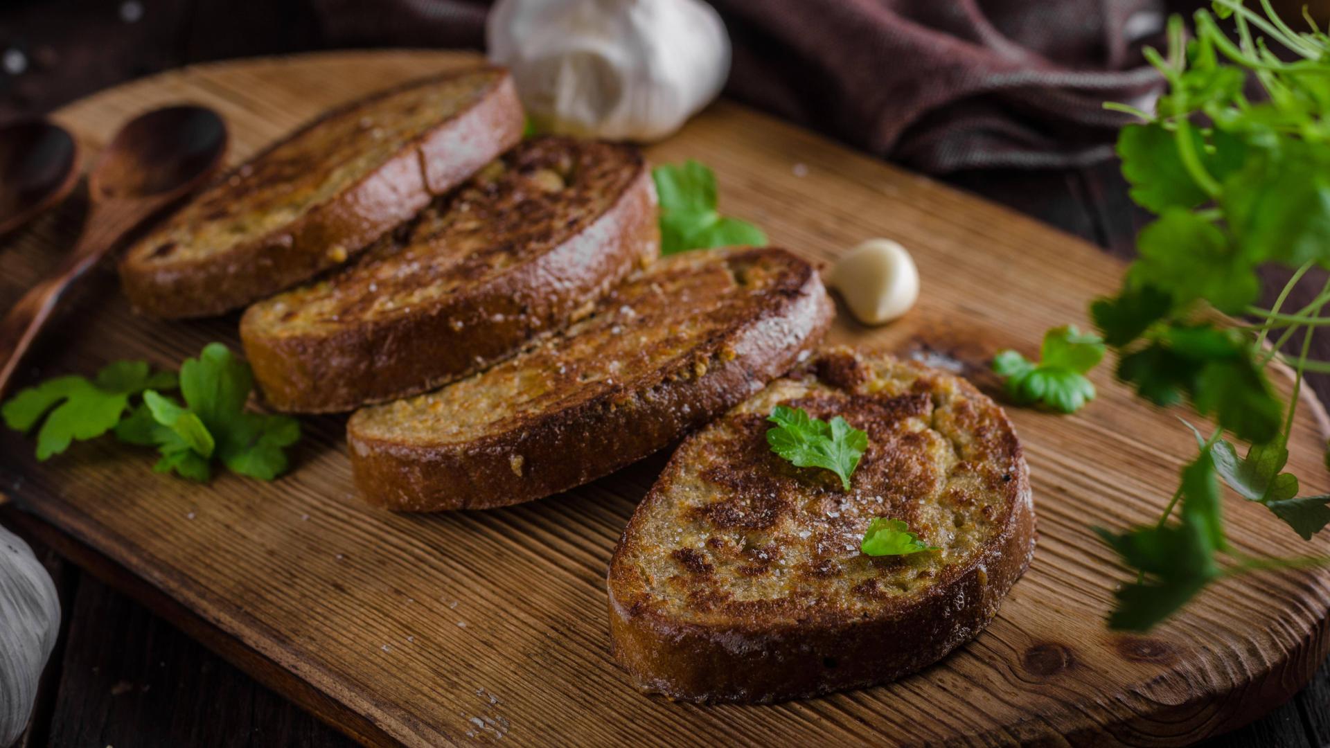 Arme Ritter brot lecker knoblauch backen gebäck