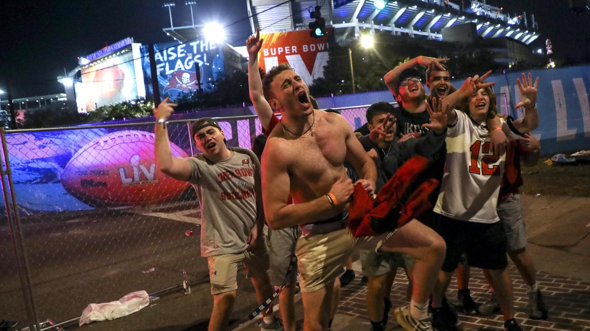 February 7, 2021, Tampa, Florida, USA: Fans celebrate theTampa Bay Buccaneers victory over the Kansas City Chiefs in Super Bowl 55 outside Raymond James Stadium in Tampa on Sunday, Feb. 7, 2021. Tampa USA - ZUMAs70_ 0112361876st Copyright: xIvyxCeballox