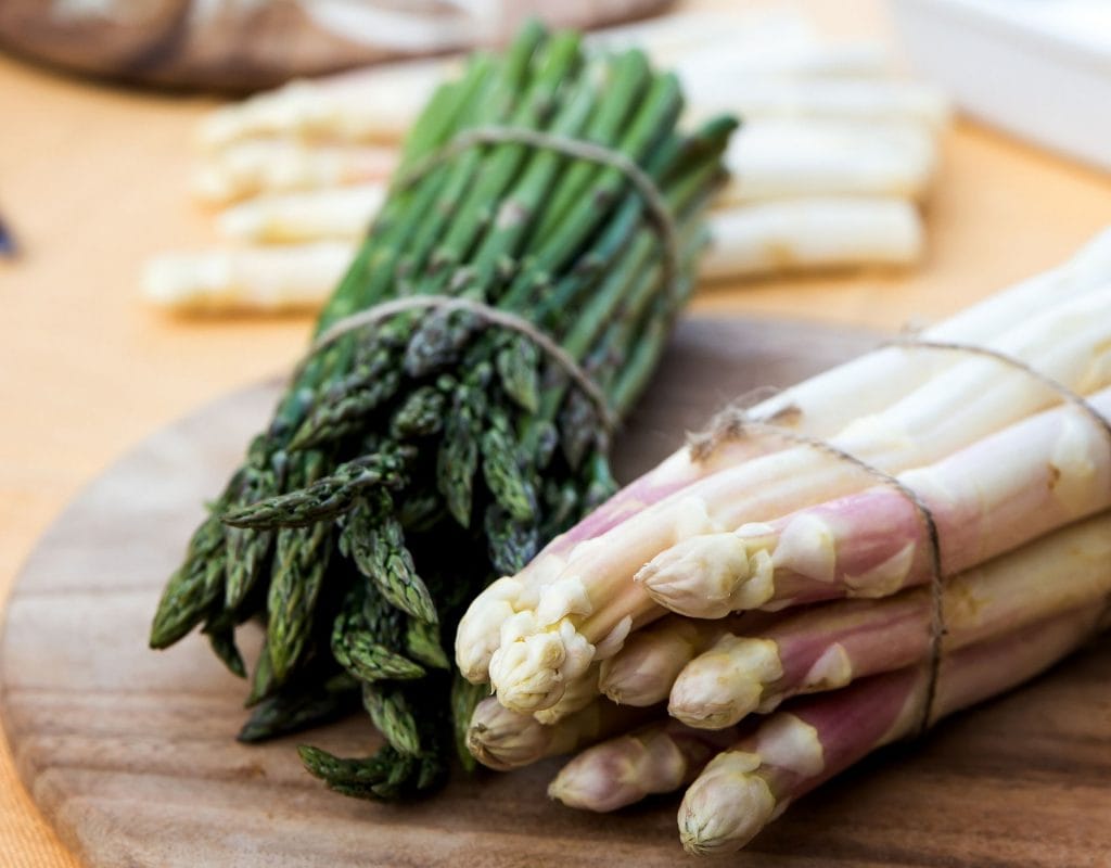 Spargel grün weiß