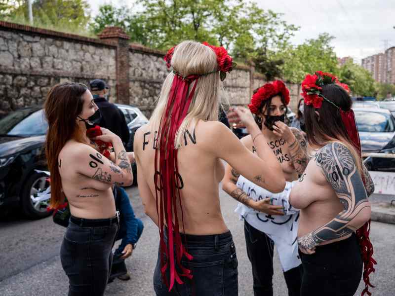 nackte Aktivistinnen GNTM-Finale