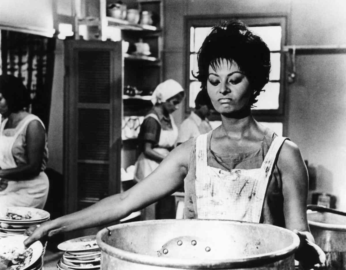 ekel audrey hepburn essen kochen küche vintage