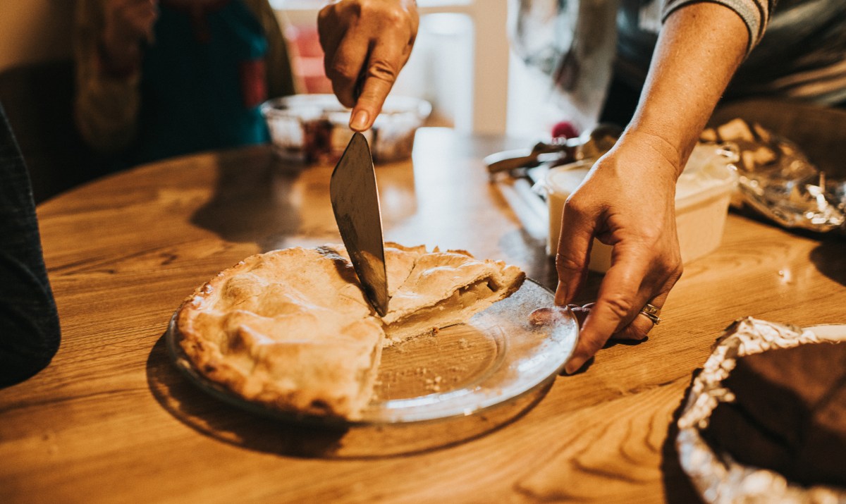 Apfelkuchen apple pie schneiden cake lecker essen