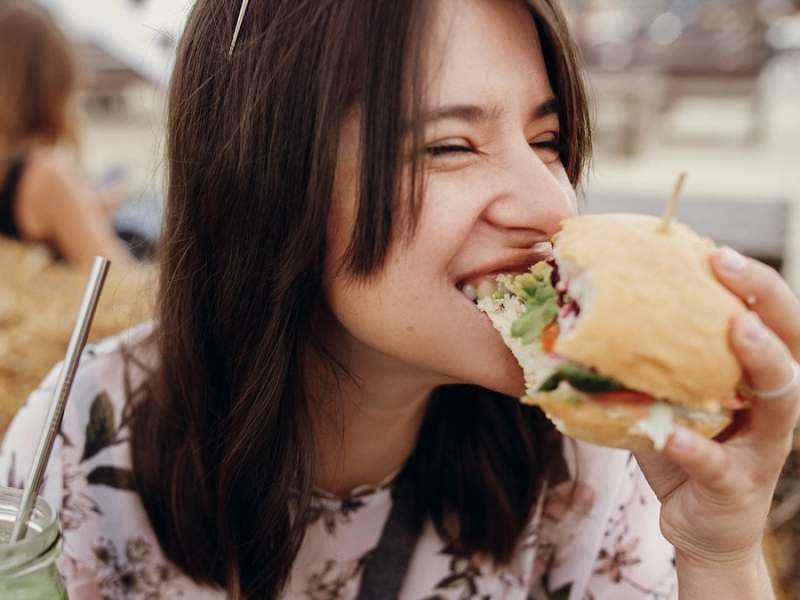 Einseitige Ernährung? Für klassische Burgerpatties aus Fleisch gibt es gute Alternativen.. © Bogdan Sonjachnyj/Shutterstock.vom