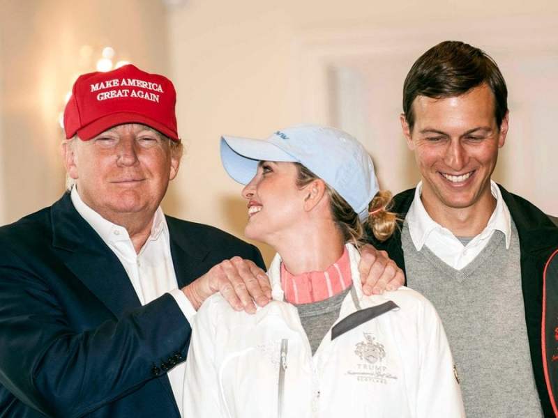 Donald Trump mit Tochter Ivanka und deren Ehemann Jared Kushner (re.) im Jahr 2015. © Christian David Cooksey/Shutterstock.com