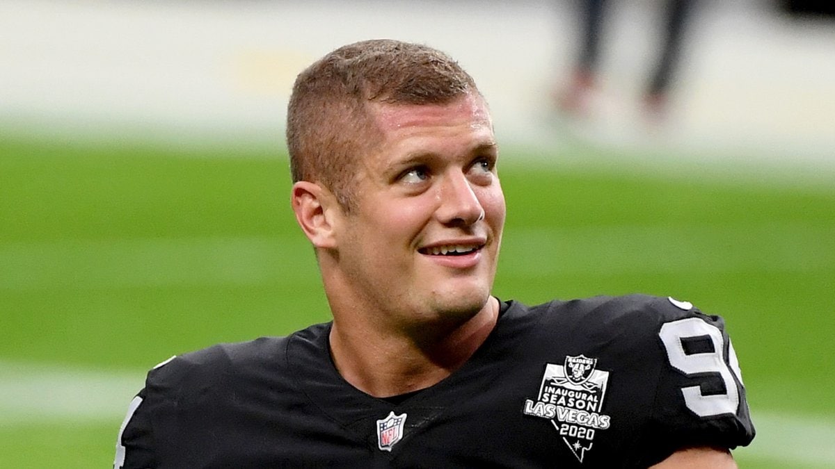 Las-Vegas-Raiders-Star Carl Nassib in einem Spiel. © Ethan Miller/Getty Images