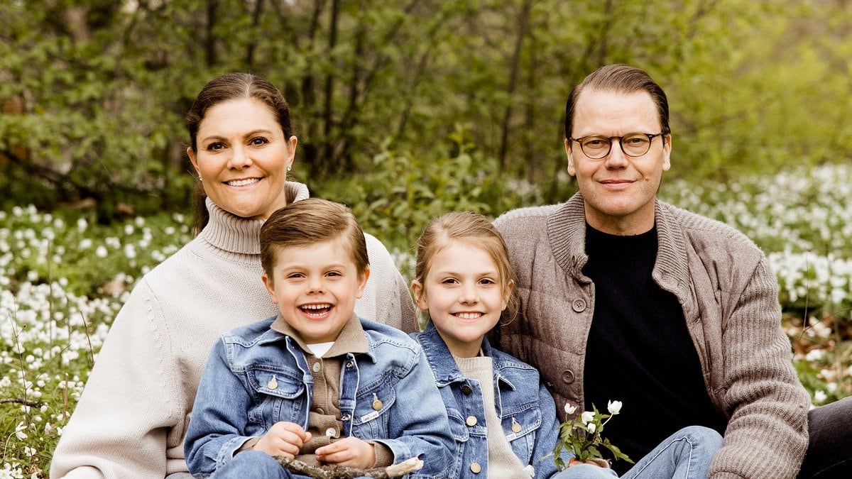 Kronprinzessin Victoria und Prinz Daniel von Schweden mit ihren Kindern Prinz Oscar und Prinzessin Estelle.. © Linda Broström