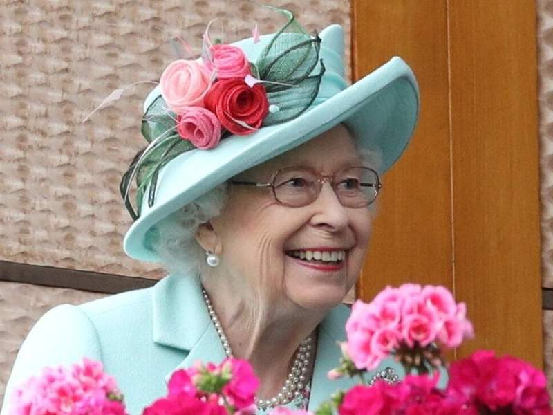 Am fünften Tag des Pferderennens Royal Ascot stand auch Queen Elizabeth II. an der Rennbahn.. © imago/i Images