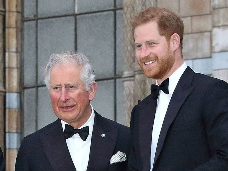 Prinz Charles (l.) wird seinen Sohn Prinz Harry im Juli nicht treffen.. © imago/APress