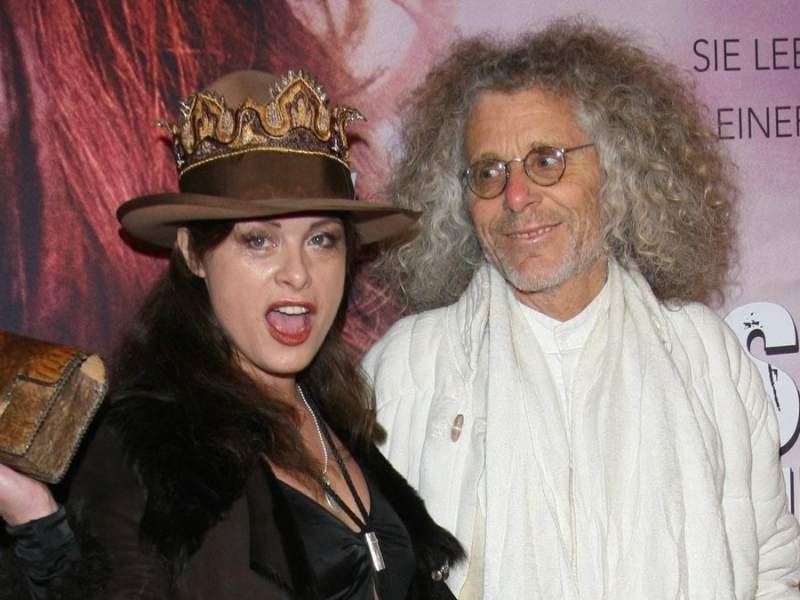 Uschi Obermaier und Rainer Langhans bei der Premiere von "Das wilde Leben" 2007 in München. © getty/[EXTRACTED]: Franziska Krug/Getty Images