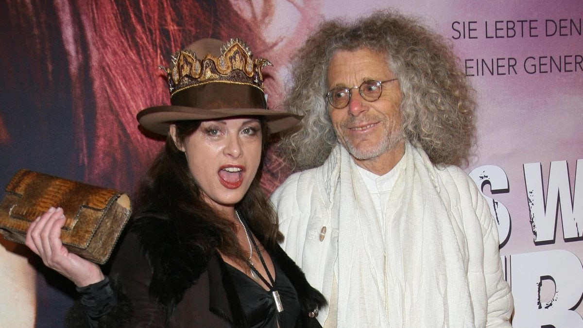 Uschi Obermaier und Rainer Langhans bei der Premiere von "Das wilde Leben" 2007 in München. © getty/[EXTRACTED]: Franziska Krug/Getty Images