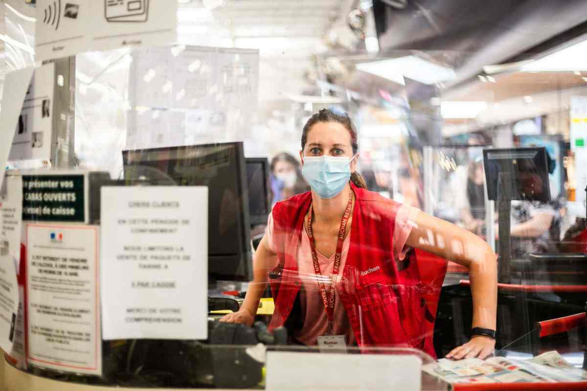 kassiererin kasse einkaufen supermarkt