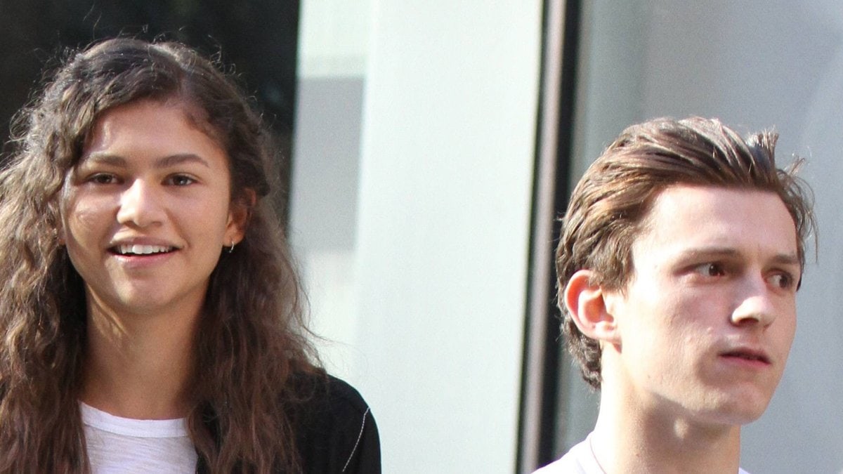 Zendaya und Tom Holland bei gemeinsamen Dreharbeiten.. © imago/MediaPunch