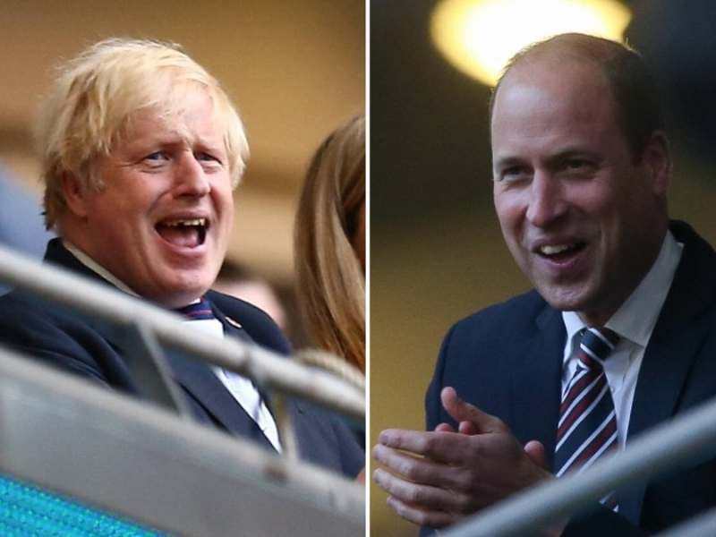 Boris Johnson (li.) und Prinz William feuern England im EM-Halbfinale an.. © imago images/GEPA pictures / imago images/Focus Images