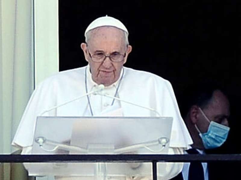 Papst Franziskus auf dem Balkon des Gemelli-Hospitals in Rom.. © imago/Italy Photo Press