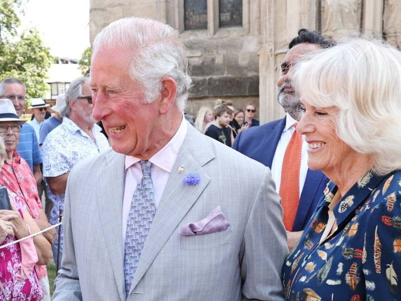 Prinz Charles und Herzogin Camilla im Gespräch mit den Bürgern. © imago images/i Images