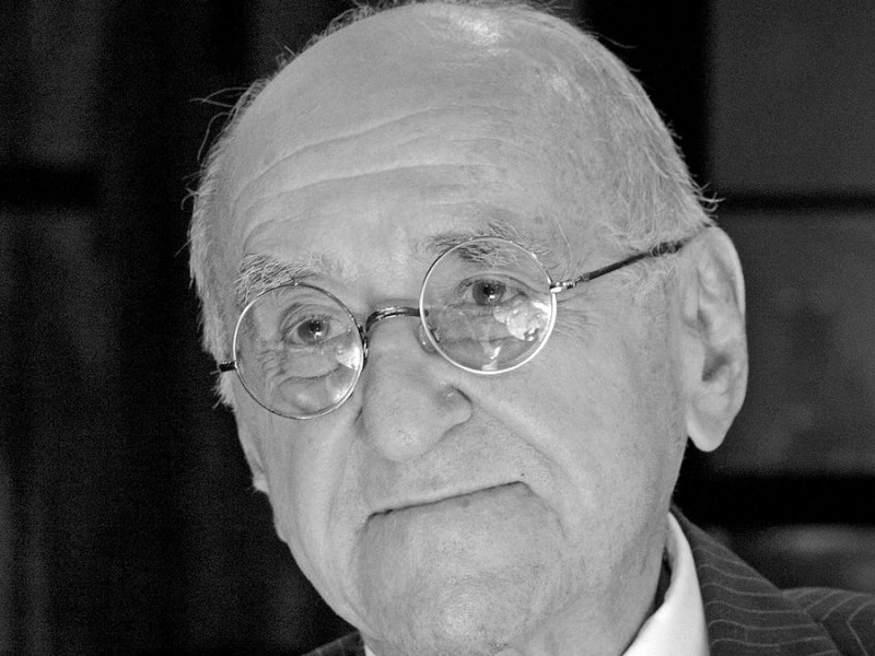 Alfred Biolek wurde unter anderem mit "alfredissimo!" TV-Zuschauern bekannt.. © imago images/Sven Simon