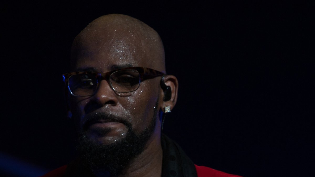 R. Kelly sitzt seit Sommer 2019 in Untersuchungshaft.. © Jamie Lamor Thompson/Shutterstock.com