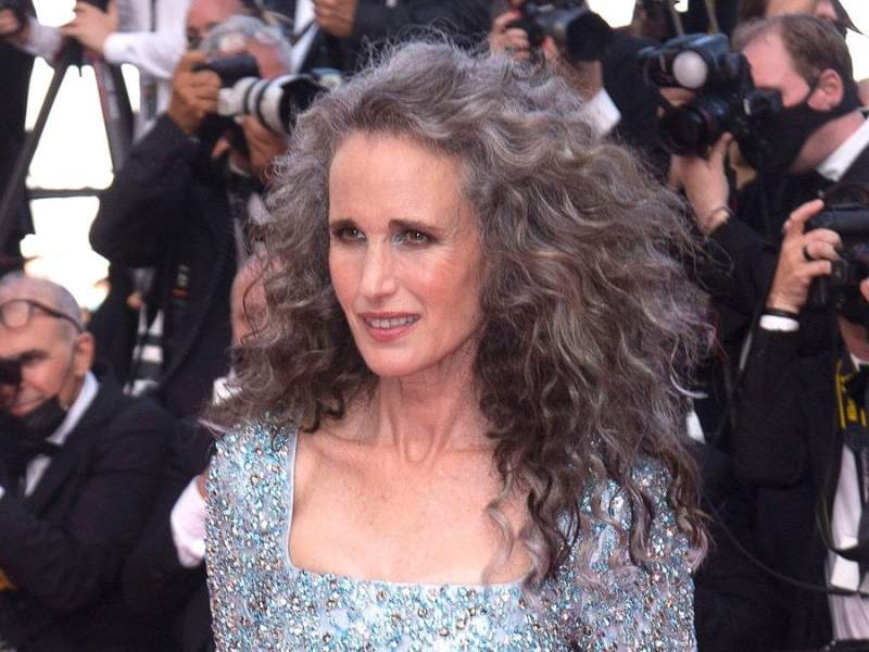 Andie MacDowell färbt ihre Haare nicht mehr.. © imago/Future Image