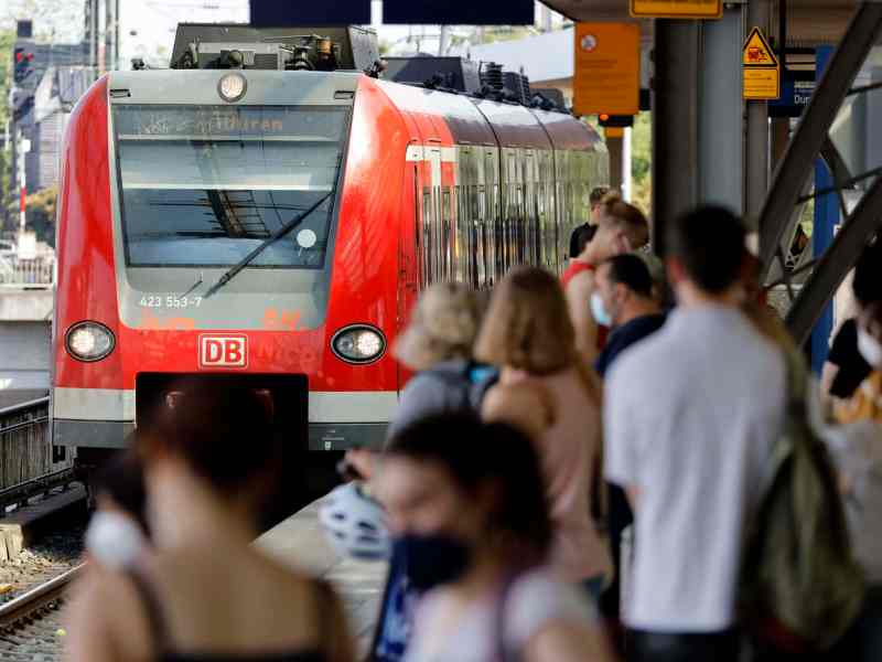 bahnfahren zug deutsche bahn