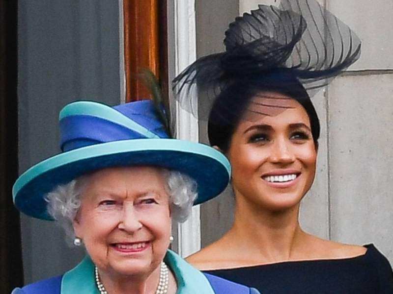 Herzogin Meghan und die Queen auf dem Balkon des Buckingham Palasts.. © imago/PA Images