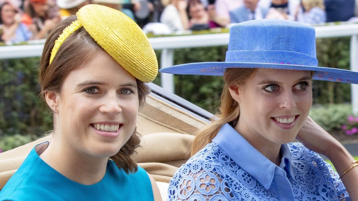 Prinzessin Eugenie (l.) und Prinzessin Beatrice im Jahr 2019. © imago images / PPE