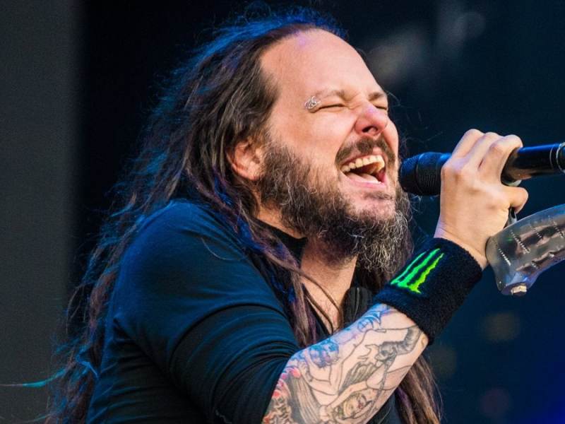 Jonathan Davis ist Leadsänger der Metal-Band Korn.. © Milan Risky / Shutterstock.com