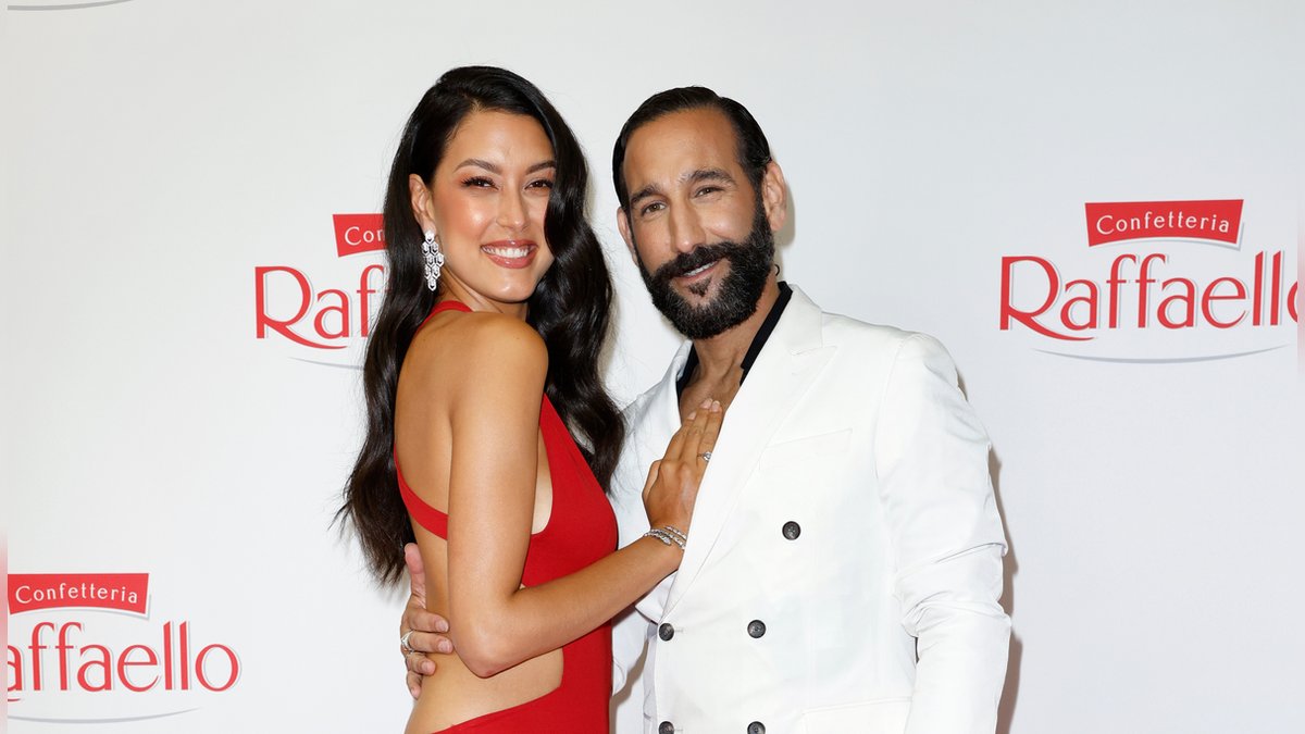 Rebecca Mir und Massimo Sinató beim "Raffaello Summer Dinner" in Berlin. © Getty Images/Franziska Krug for @raffaello.deutschland