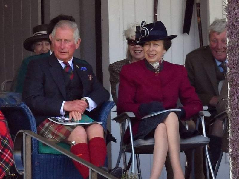 Prinz Charles und Prinzessin Anne bei einem gemeinsamen Auftritt.. © imago/PA Images