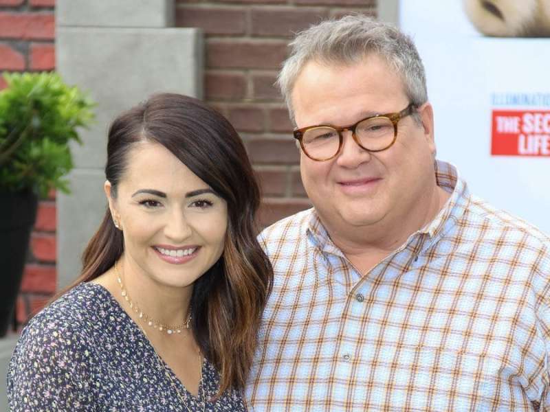 Eric Stonestreet mit seiner Verlobten Lindsay Schweitzer im Juni 2019 bei der Premiere von "Pets 2".. © imago images /Picturelux