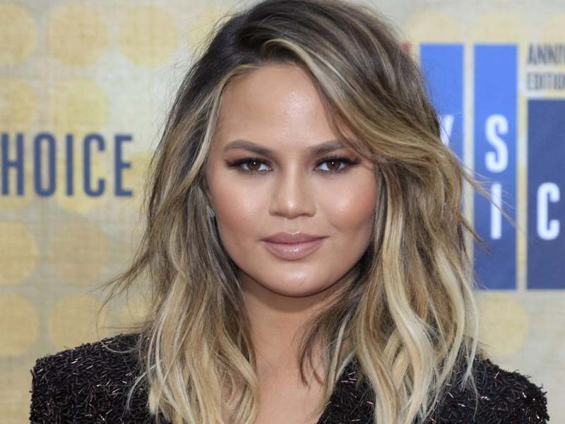 So sieht Chrissy Teigen nicht mehr aus.. © Kathy Hutchins/Shutterstock.com