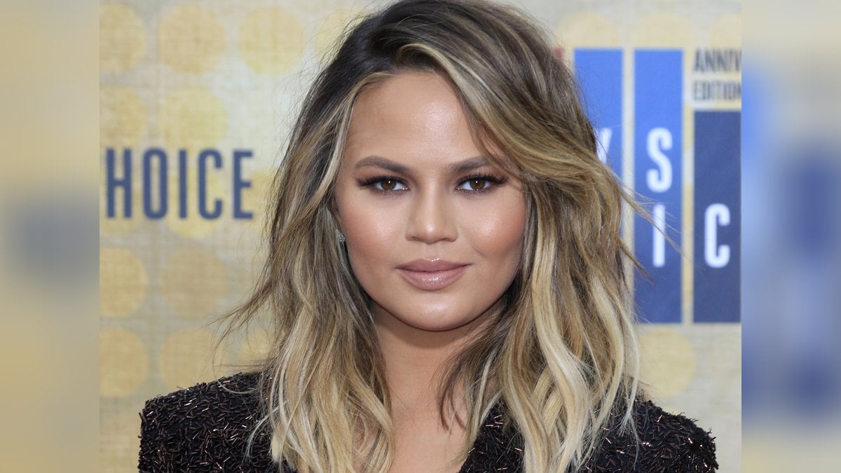 So sieht Chrissy Teigen nicht mehr aus.. © Kathy Hutchins/Shutterstock.com