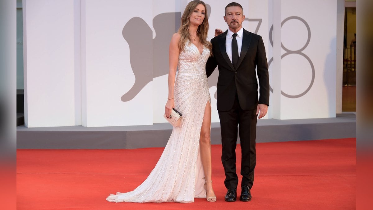 Antonio Banderas mit Nicole Kimpel in Venedig.. © imago images/Independent Photo Agency Int.