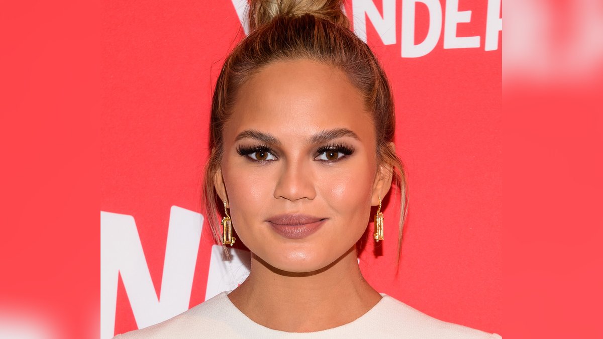 Chrissy Teigen will vom Alkohol loskommen.. © Sky Cinema/Shutterstock.com