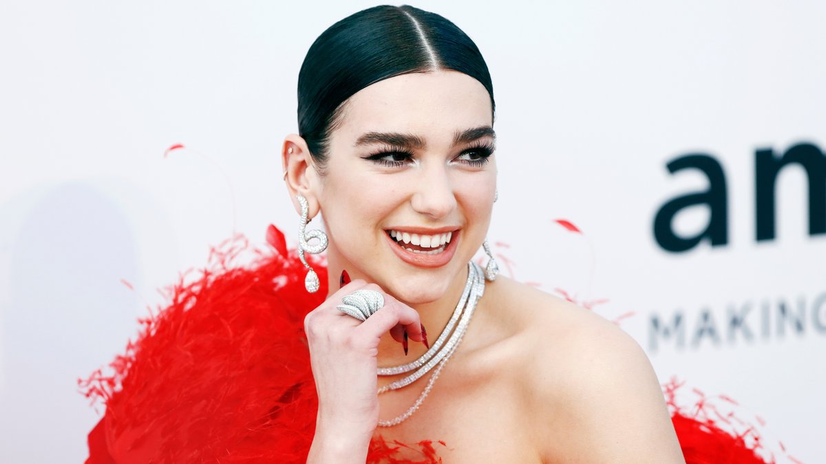 Dua Lipa hat ihre Teilnahme an der Met Gala abgesagt. © Andrea Raffin/Shutterstock