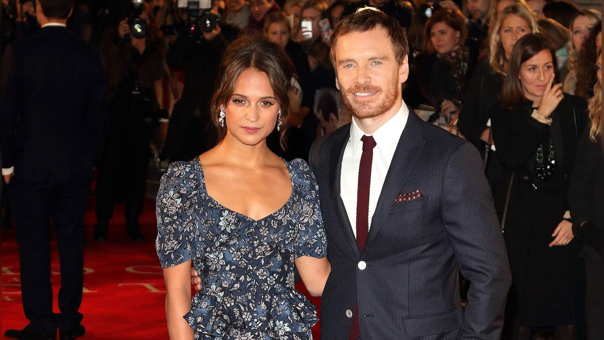 Alicia Vikander und Michael Fassbender bei der Premiere ihres Films "The Light Between Oceans" 2016.. © imago images/Landmark Media