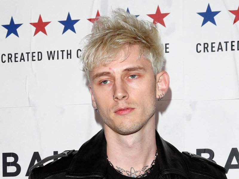 Hat Machine Gun Kelly einen Mann angegriffen?. © Kathy Hutchins/Shutterstock.com