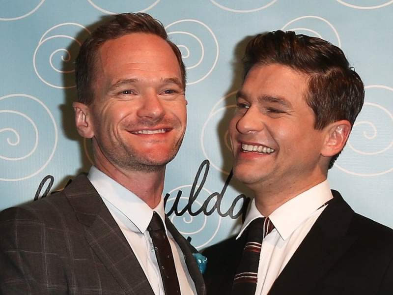 Neil Patrick Harris (l.) sendet David Burtka Liebesgrüße zum siebten Hochzeitstag.. © Debby Wong/Shutterstock.com