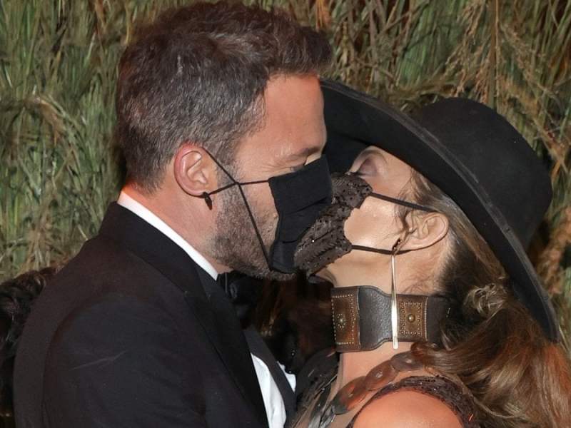 Ben Affleck und Jennifer Lopez machen aus ihrer Liebe kein Geheimnis.. © getty/[EXTRACTED]: Jamie McCarthy/MG21/Getty Images for The Met Museum/Vogue