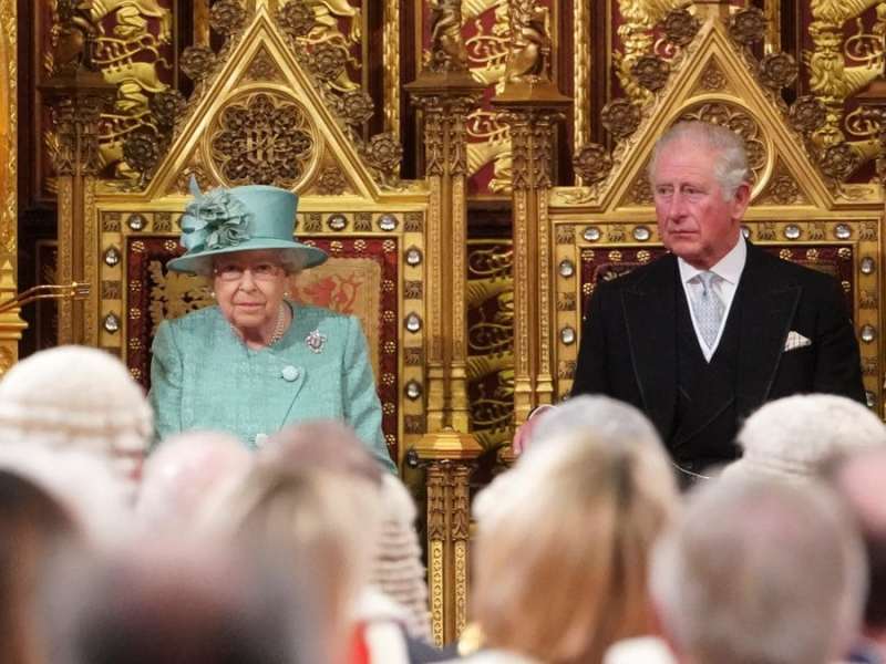 Queen Elizabeth II. und Prinz Charles im Dezember 2019.. © imago/PA Images