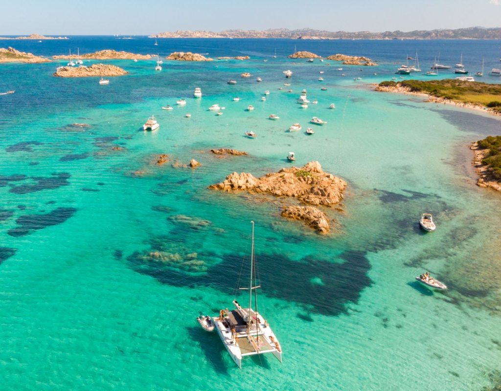 sardinien strand meer boote schiffe 